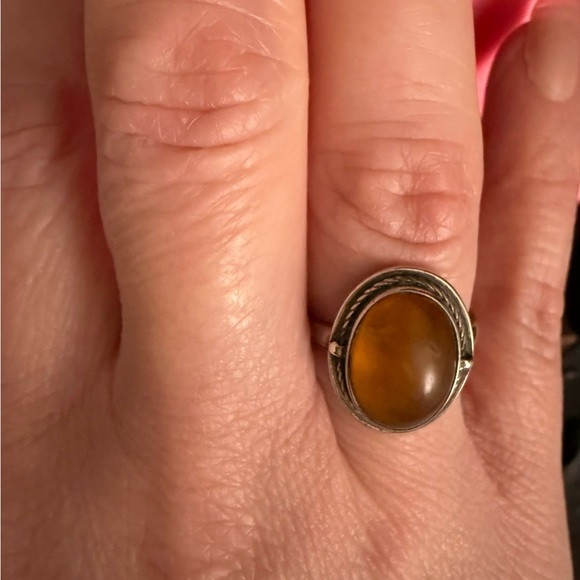 Elegant Silver and Amber Ring - size 9 - Picture 2 of 11